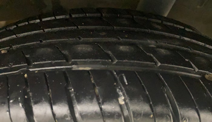 2017 Renault Kwid CLIMBER 1.0 AMT, Petrol, Automatic, 62,208 km, Left Rear Tyre Tread