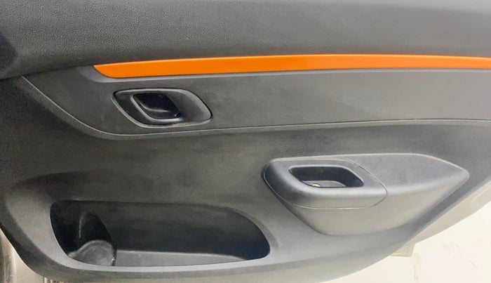 2017 Renault Kwid CLIMBER 1.0 AMT, Petrol, Automatic, 62,208 km, Driver Side Door Panels Control