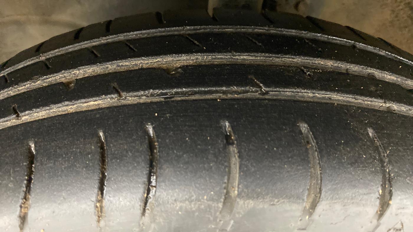 2011 Maruti Wagon R 1.0 LXI, Petrol, Manual, 80,981 km, Left Front Tyre Tread