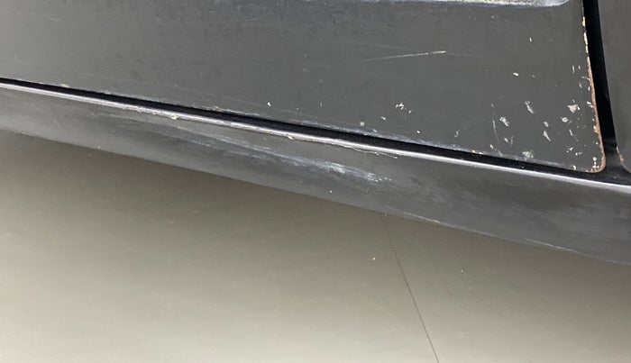 2011 Maruti Wagon R 1.0 LXI, Petrol, Manual, 80,981 km, Left running board - Slightly dented