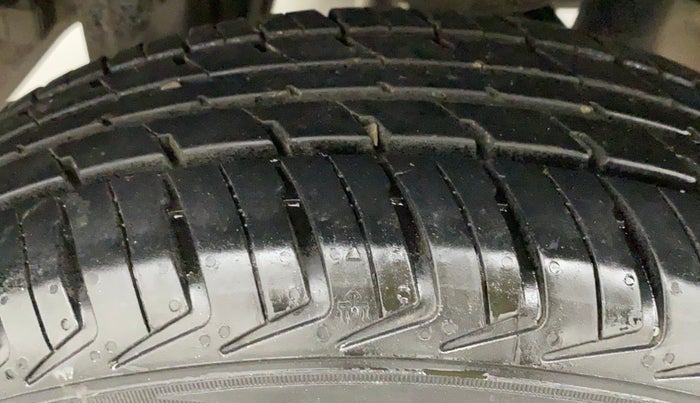 2010 Maruti Zen Estilo VXI, Petrol, Manual, 56,172 km, Right Rear Tyre Tread