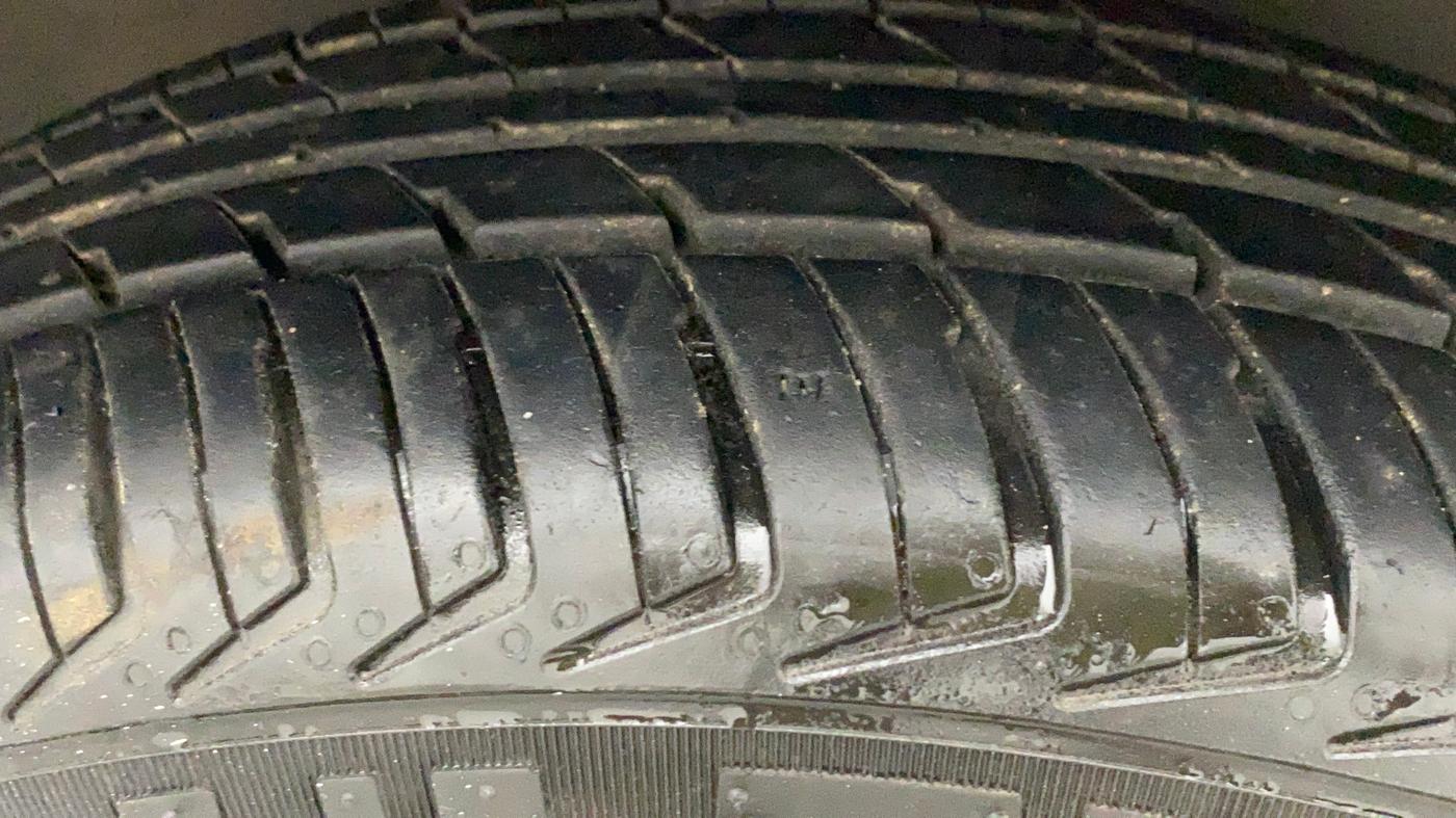 2010 Maruti Zen Estilo VXI, Petrol, Manual, 56,172 km, Right Front Tyre Tread