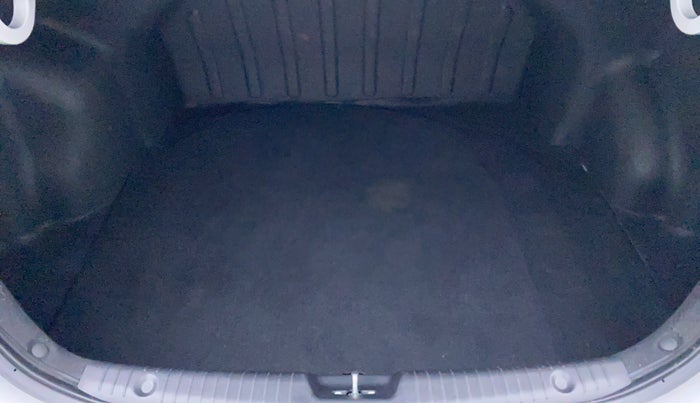 2015 Hyundai Verna FLUIDIC 1.4 VTVT, Petrol, Manual, 17,957 km, Boot inside view