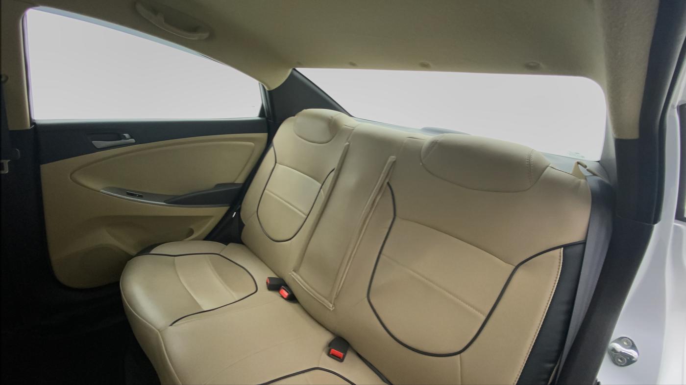 2015 Hyundai Verna FLUIDIC 1.4 VTVT, Petrol, Manual, 17,957 km, Right Side Door Cabin View