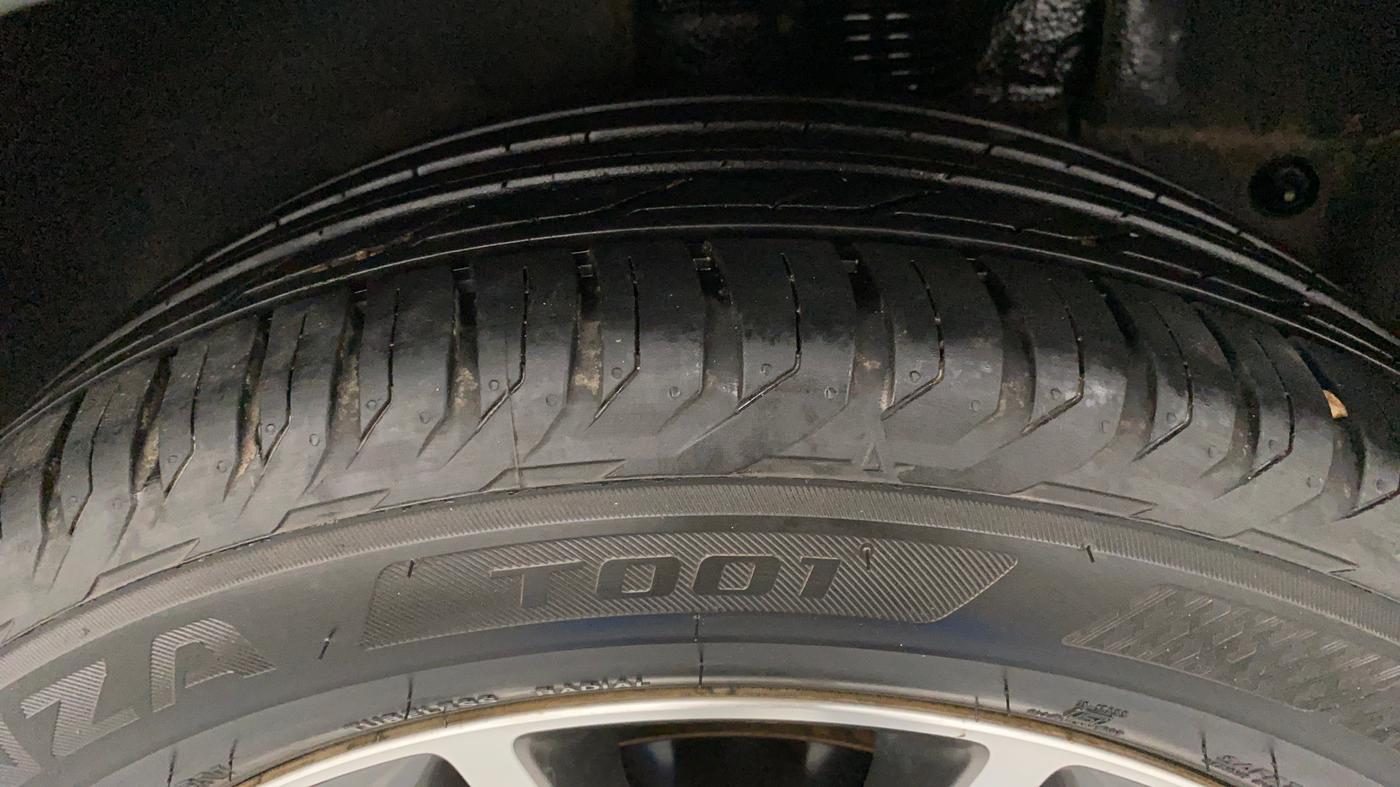 2017 Hyundai Tucson 4WD AT GLS DIESEL, Diesel, Automatic, Left Rear Tyre Tread