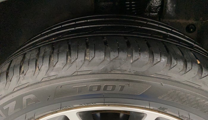 2017 Hyundai Tucson 4WD AT GLS DIESEL, Diesel, Automatic, Left Rear Tyre Tread