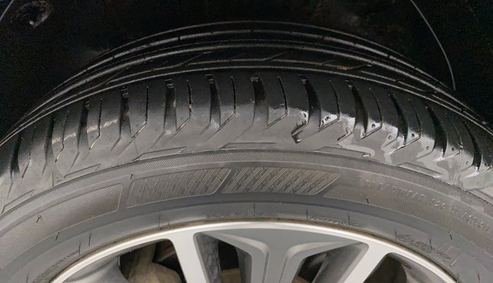 2017 Hyundai Tucson 4WD AT GLS DIESEL, Diesel, Automatic, Left Front Tyre Tread