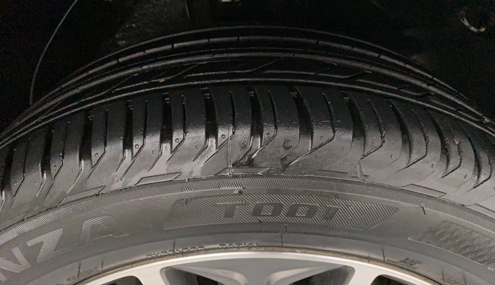 2017 Hyundai Tucson 4WD AT GLS DIESEL, Diesel, Automatic, Right Front Tyre Tread