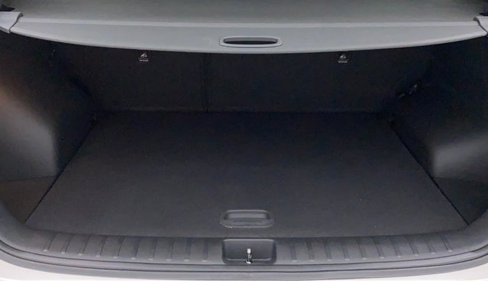 2017 Hyundai Tucson 4WD AT GLS DIESEL, Diesel, Automatic, Boot Inside View