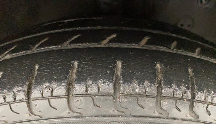 2014 Hyundai Eon ERA +, Petrol, Manual, 34,474 km, Right Front Tyre Tread
