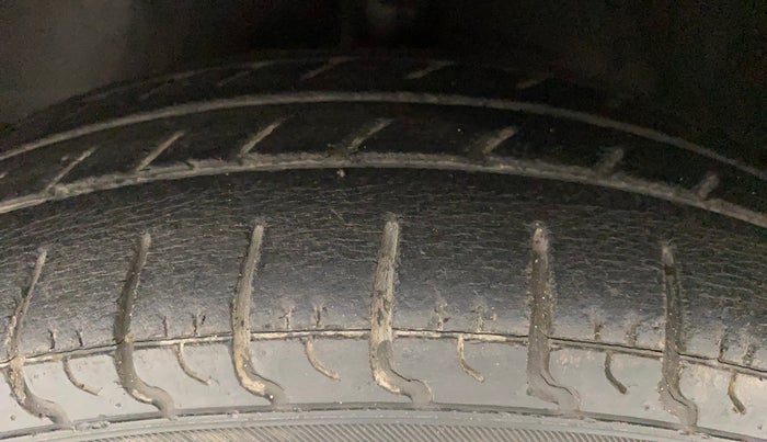 2014 Hyundai Eon ERA +, Petrol, Manual, 34,474 km, Left Front Tyre Tread