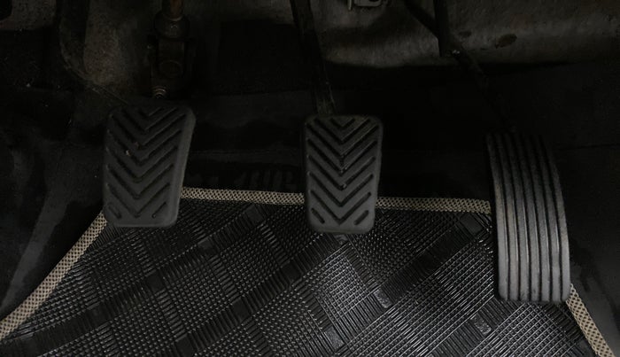 2018 Hyundai Eon MAGNA +, Petrol, Manual, 17,550 km, Pedals