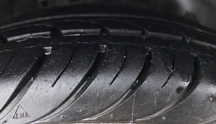 2018 Hyundai Eon MAGNA +, Petrol, Manual, 17,550 km, Right Front Tyre Tread