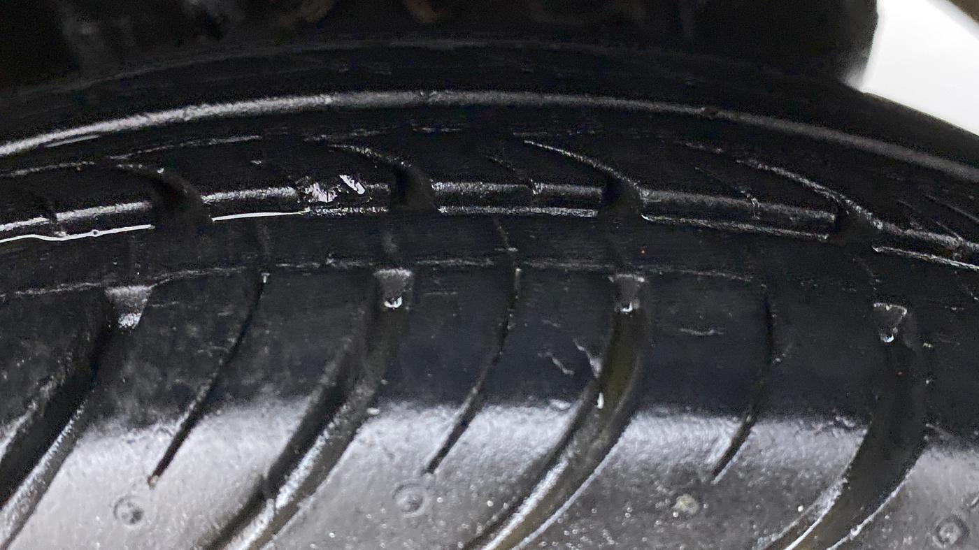 2018 Hyundai Eon MAGNA +, Petrol, Manual, 17,550 km, Left Rear Tyre Tread