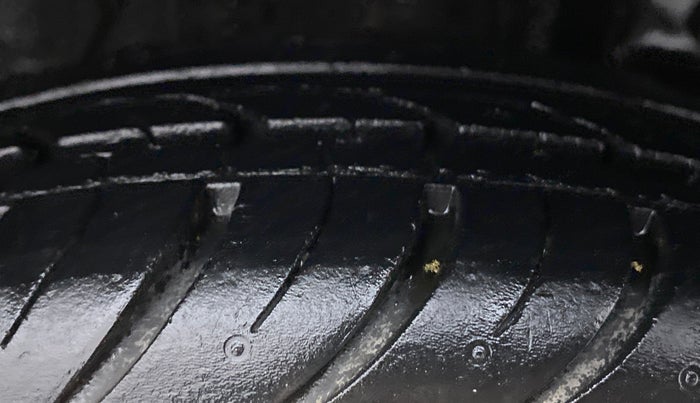 2018 Hyundai Eon MAGNA +, Petrol, Manual, 17,550 km, Right Rear Tyre Tread