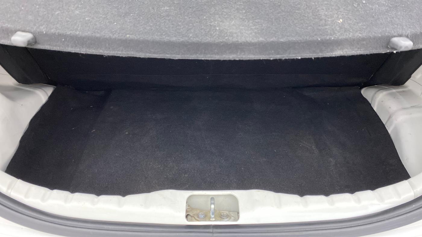 2018 Hyundai Eon MAGNA +, Petrol, Manual, 17,550 km, Boot Inside