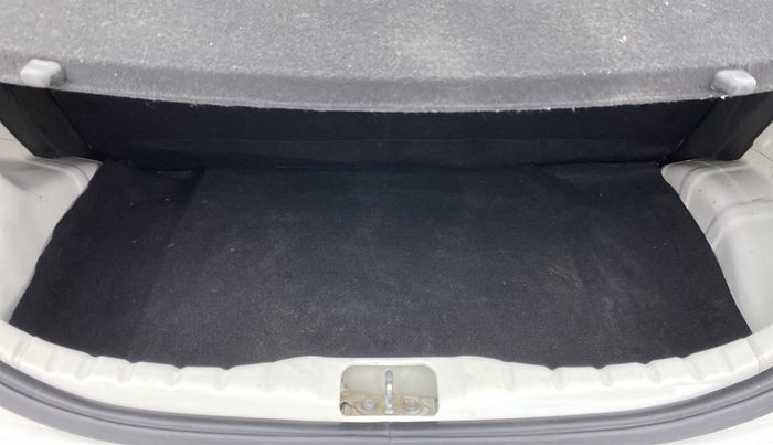 2018 Hyundai Eon MAGNA +, Petrol, Manual, 17,550 km, Boot Inside