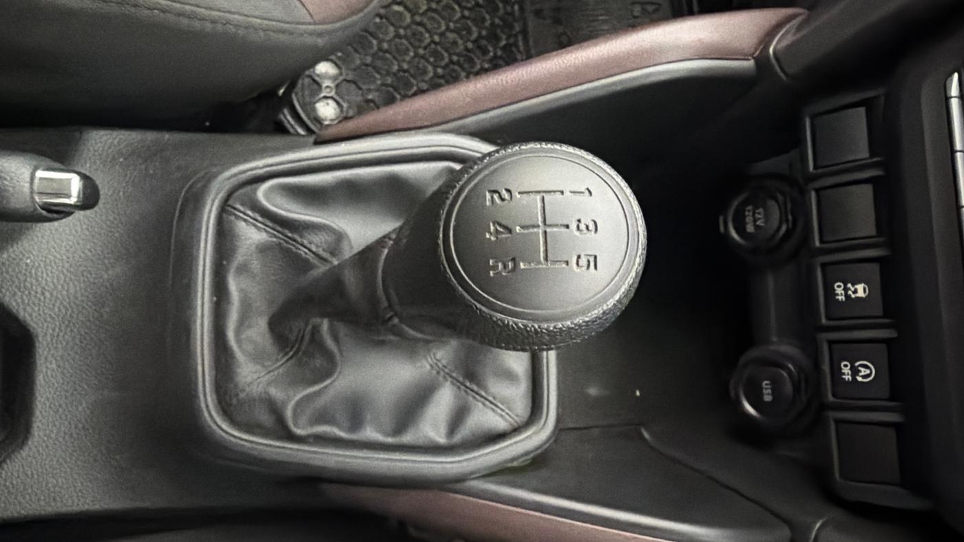 2025 Maruti Grand Vitara DELTA SMART HYBRID, Petrol, Manual, 9,915 km, Gear Lever