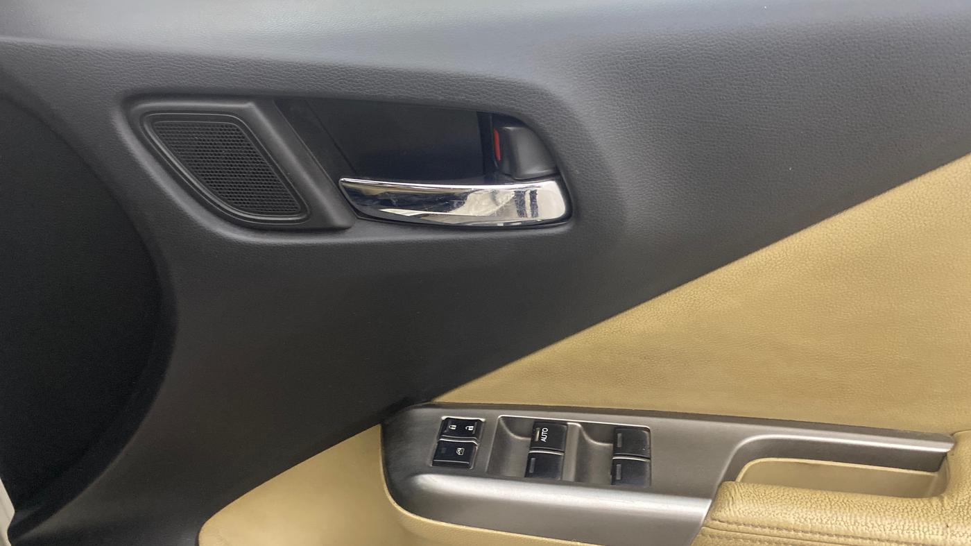 2015 Honda City 1.5L I-VTEC VX CVT, CNG, Automatic, 82,654 km, Driver Side Door Panels Control