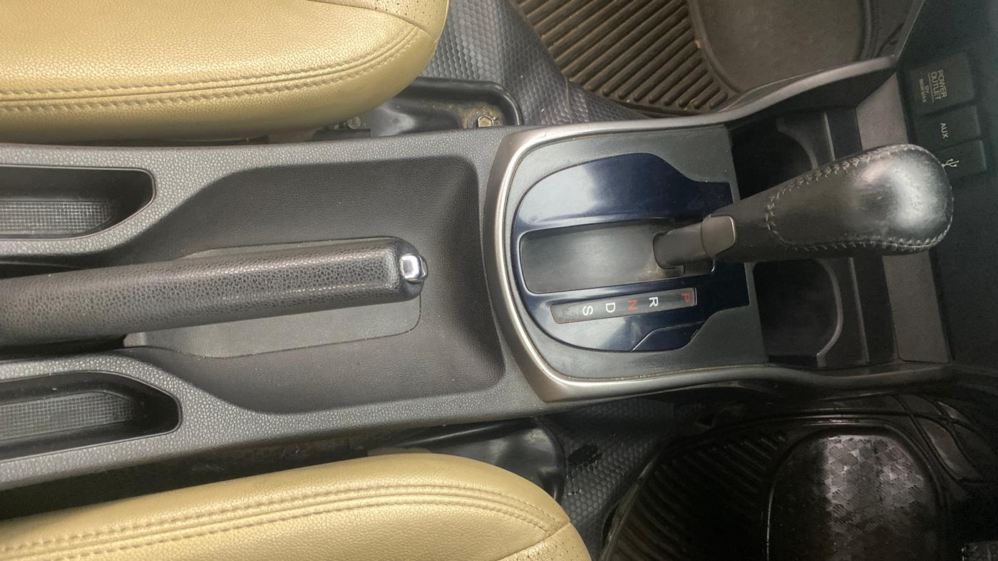 2015 Honda City 1.5L I-VTEC VX CVT, CNG, Automatic, 82,654 km, Gear Lever