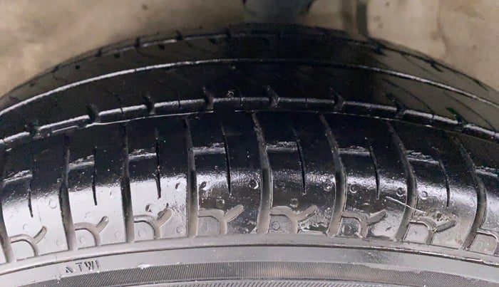 2019 Maruti Alto 800 LXI, Petrol, Manual, 67,596 km, Left Front Tyre Tread
