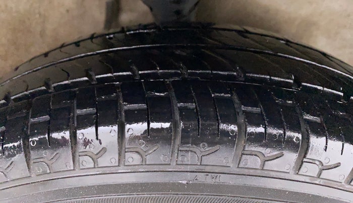 2019 Maruti Alto 800 LXI, Petrol, Manual, 67,596 km, Right Front Tyre Tread