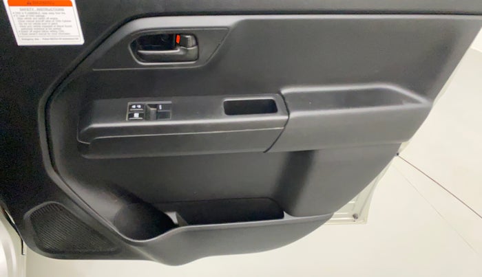2022 Maruti New Wagon-R LXI CNG 1.0, CNG, Manual, 28,181 km, Driver Side Door Panels Control