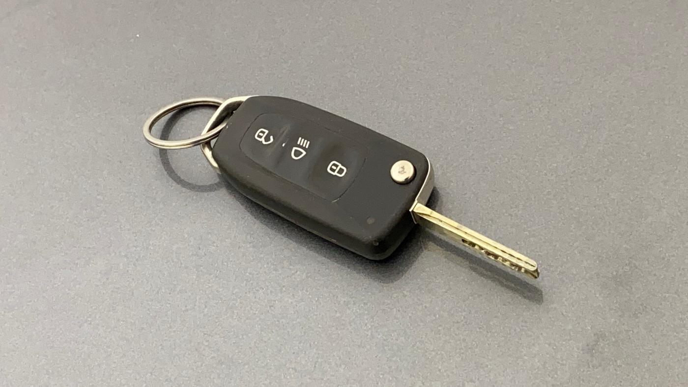 2022 Tata ALTROZ XE PETROL, Petrol, Manual, 86,415 km, Key Close Up
