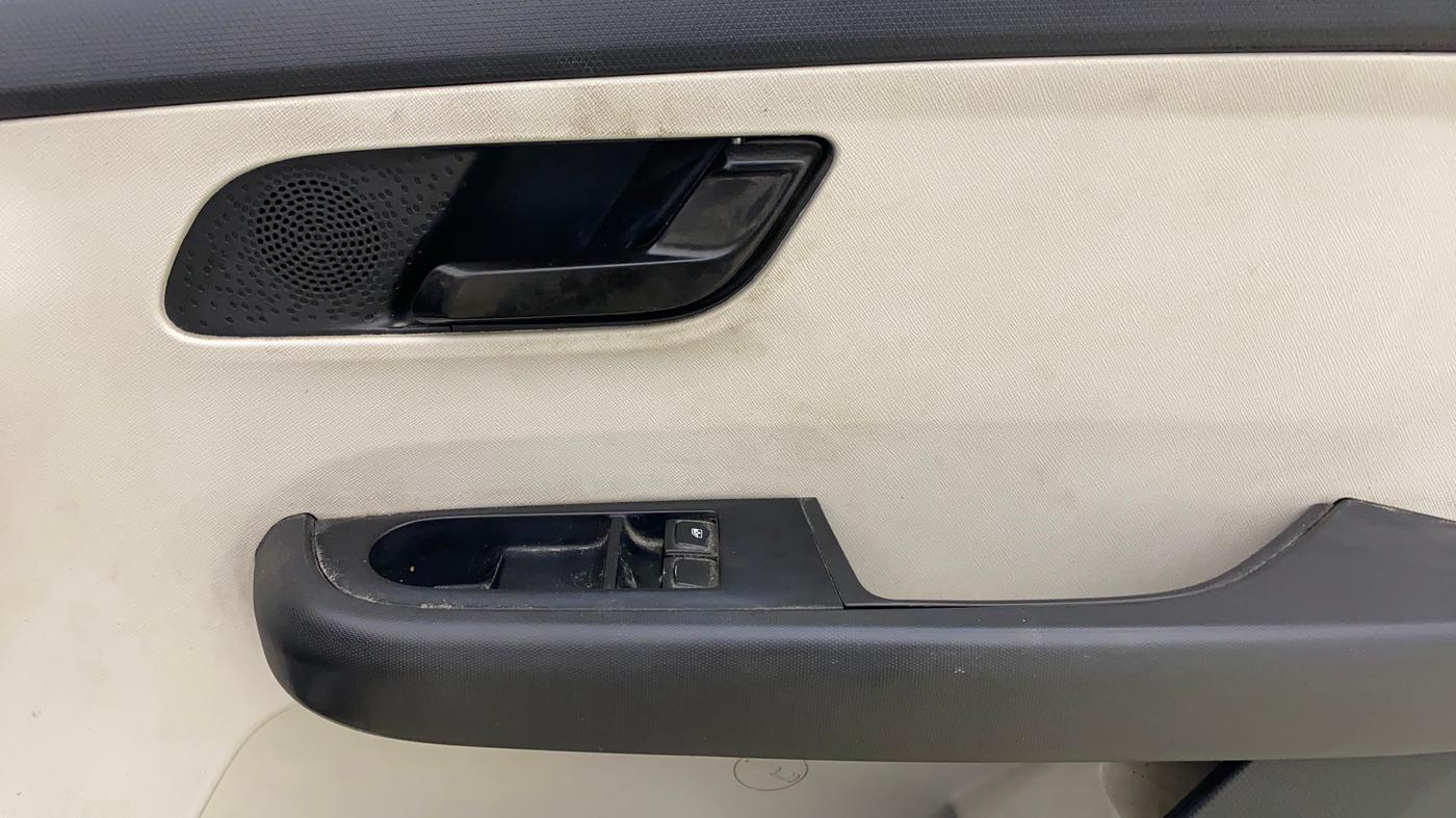 2022 Tata ALTROZ XE PETROL, Petrol, Manual, 86,415 km, Driver Side Door Panels Control
