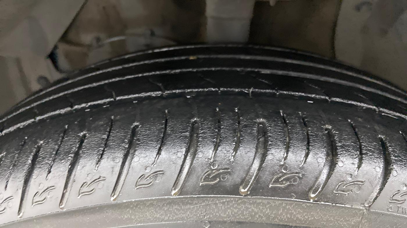 2018 Maruti Vitara Brezza ZDI PLUS AMT, Diesel, Automatic, 50,643 km, Left Front Tyre Tread