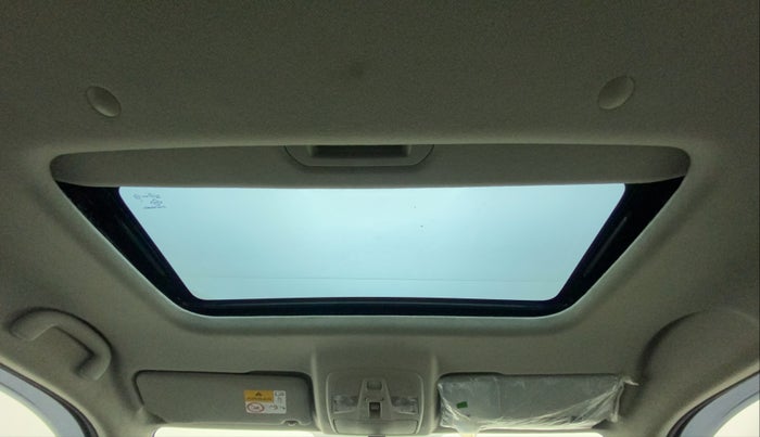 2022 Maruti BREZZA ZXI SMART HYBRID DUAL TONE, Petrol, Manual, 9,574 km, Moonroof/ Sunroof