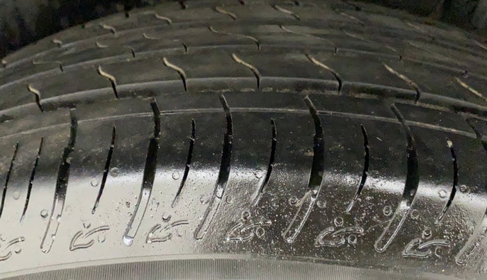 2022 Maruti BREZZA ZXI SMART HYBRID DUAL TONE, Petrol, Manual, 9,574 km, Left Rear Tyre Tread