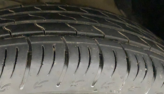 2022 Maruti BREZZA ZXI SMART HYBRID DUAL TONE, Petrol, Manual, 9,574 km, Left Front Tyre Tread