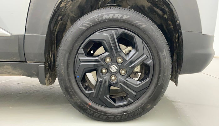 2022 Maruti BREZZA ZXI SMART HYBRID DUAL TONE, Petrol, Manual, 9,574 km, Right Front Wheel