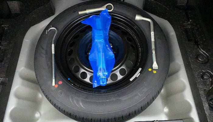 2022 Maruti BREZZA ZXI SMART HYBRID DUAL TONE, Petrol, Manual, 9,574 km, Spare Tyre