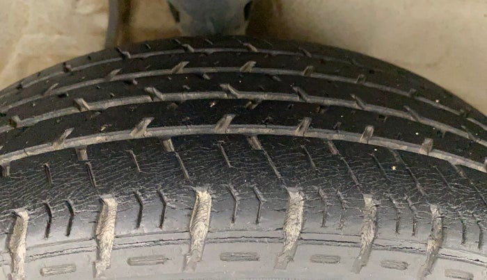 2017 Maruti Alto K10 VXI (O), Petrol, Manual, 40,270 km, Right Front Tyre Tread