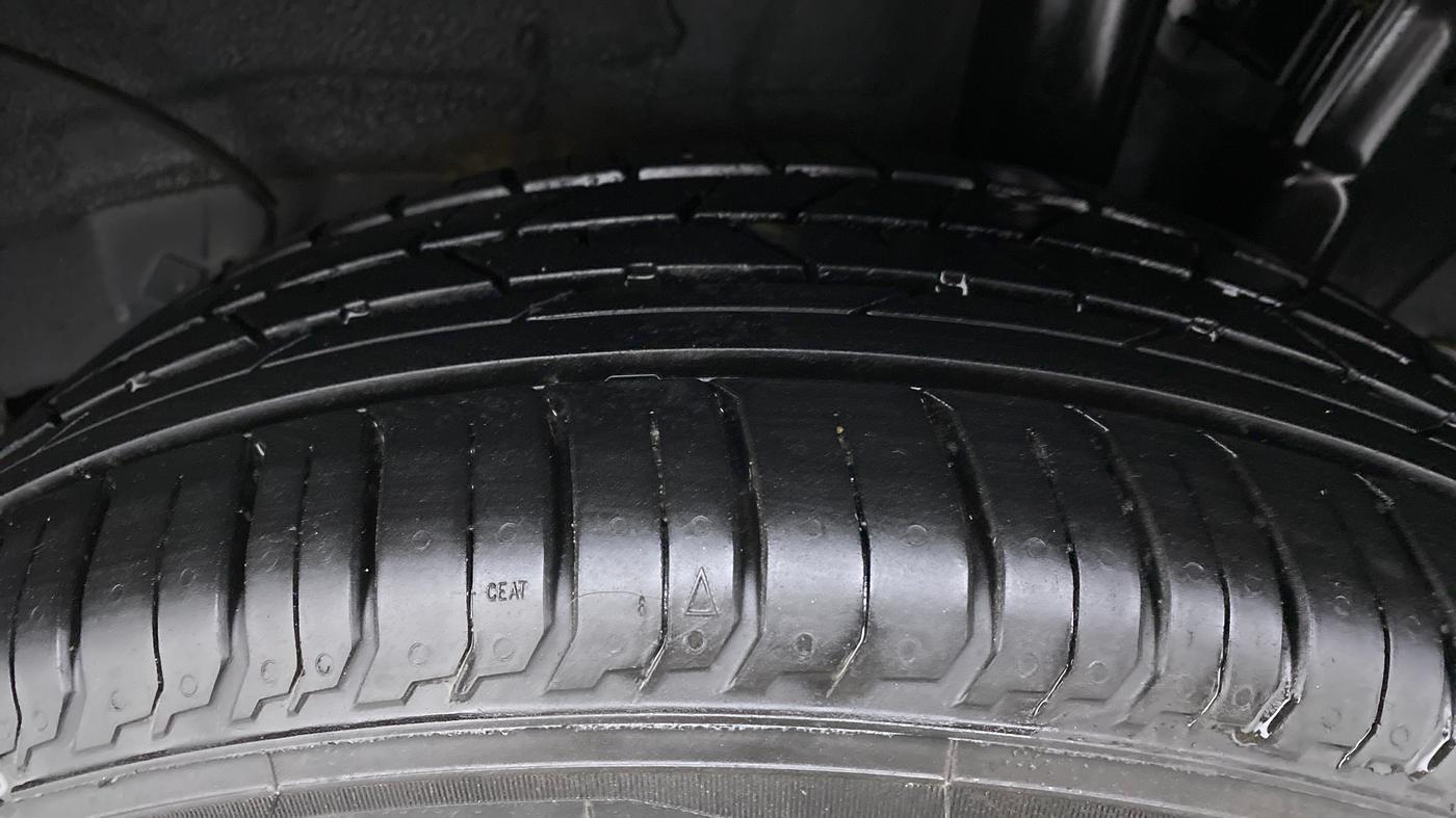 2021 Hyundai NEW I20 SPORTZ 1.2 AT, Petrol, Automatic, 5,295 km, Left Rear Tyre Tread