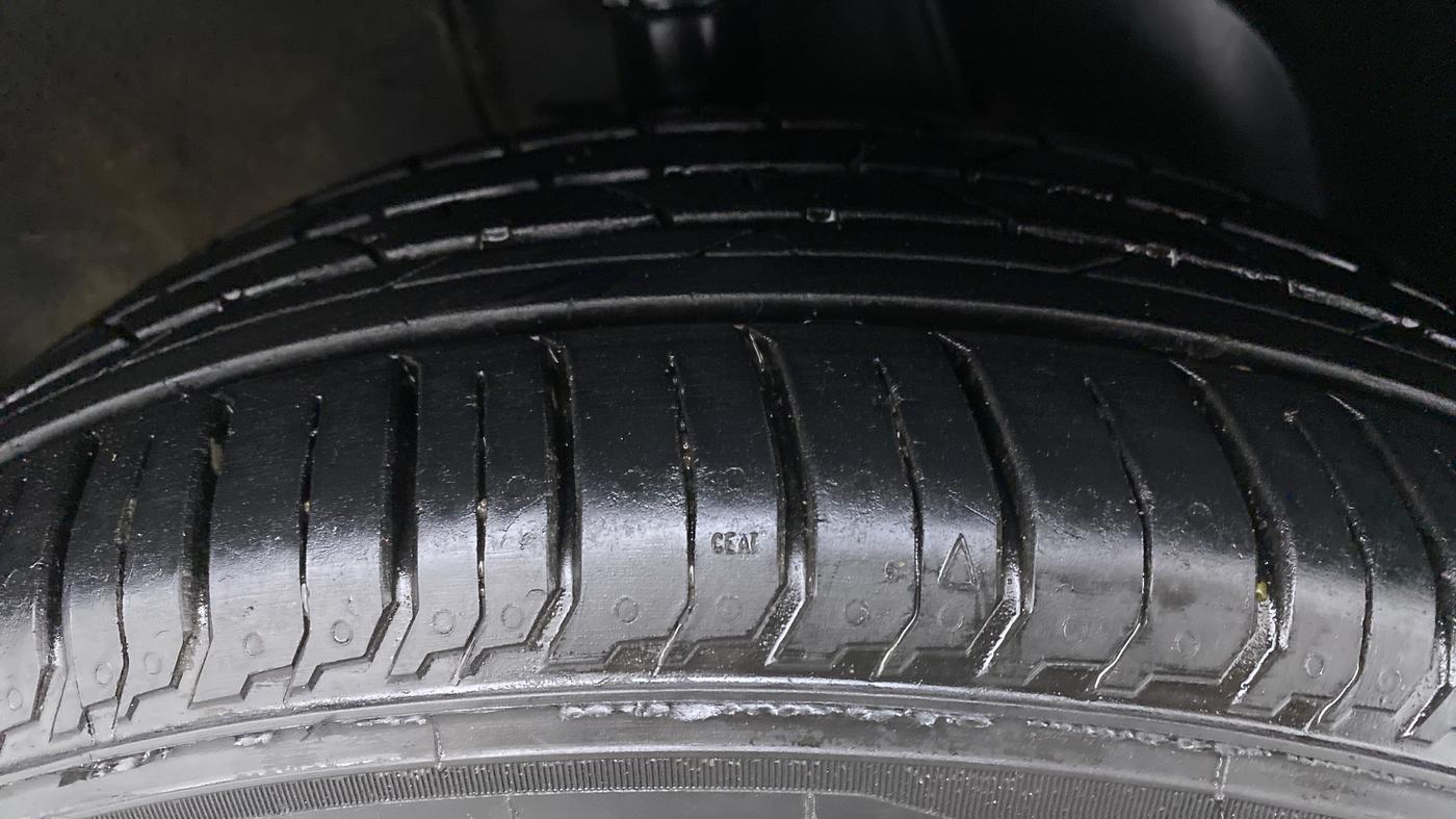 2021 Hyundai NEW I20 SPORTZ 1.2 AT, Petrol, Automatic, 5,295 km, Right Front Tyre Tread