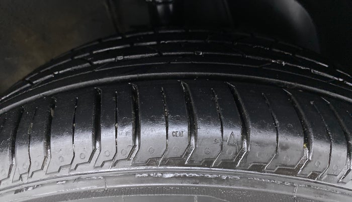 2021 Hyundai NEW I20 SPORTZ 1.2 AT, Petrol, Automatic, 5,295 km, Right Front Tyre Tread