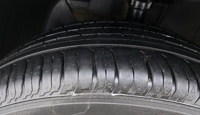 2021 Hyundai NEW I20 SPORTZ 1.2 AT, Petrol, Automatic, 5,295 km, Left Front Tyre Tread