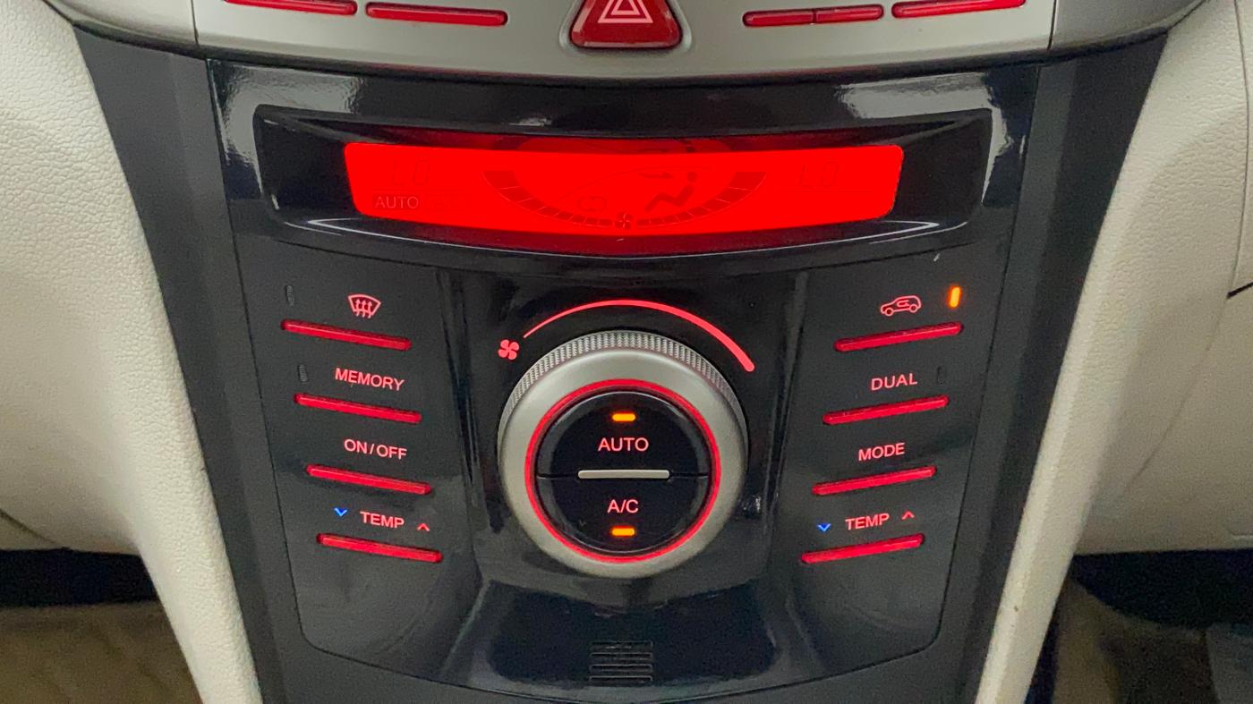 2020 Mahindra XUV300 W8 (O) 1.5 DIESEL AMT, Diesel, Automatic, 78,432 km, Automatic Climate Control
