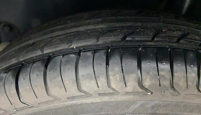 2013 Maruti Swift VDI, Diesel, Manual, 69,047 km, Right Rear Tyre Tread