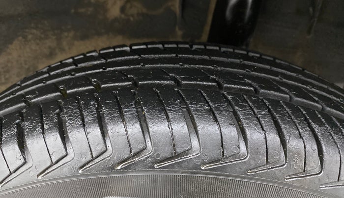 2016 Renault Kwid RXL, Petrol, Manual, 34,593 km, Left Rear Tyre Tread