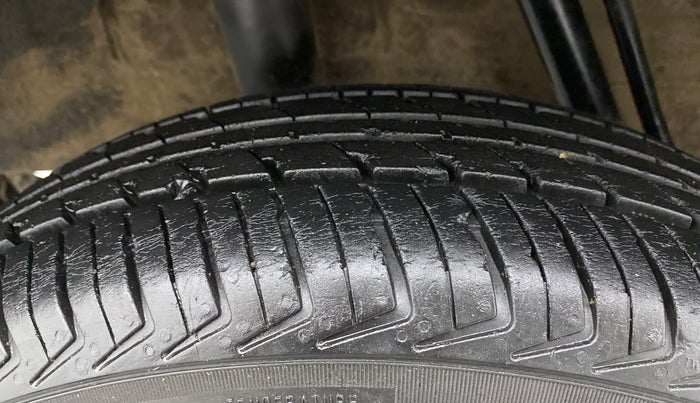 2016 Renault Kwid RXL, Petrol, Manual, 34,593 km, Right Rear Tyre Tread