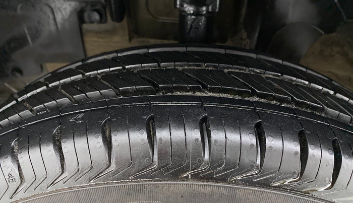 2016 Renault Kwid RXL, Petrol, Manual, 34,593 km, Left Front Tyre Tread