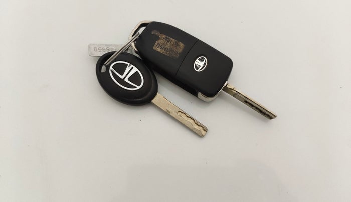 2019 Tata Tiago XZA PETROL, Petrol, Automatic, 1,00,738 km, Key Close Up