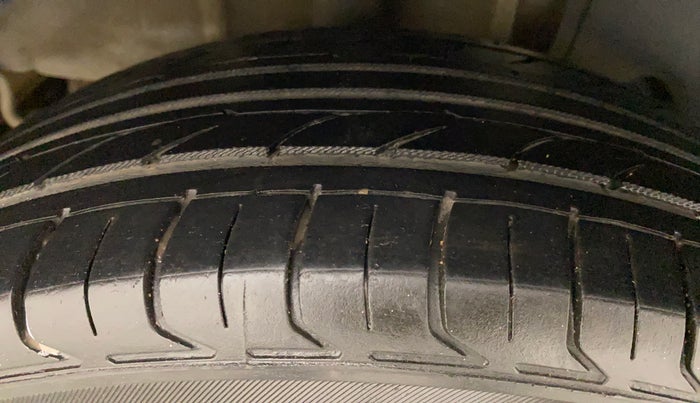 2016 Tata Tiago XZ PETROL, Petrol, Manual, 64,942 km, Right Rear Tyre Tread