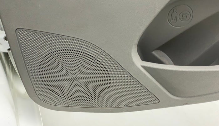 2016 Tata Tiago XZ PETROL, Petrol, Manual, 64,942 km, Infotainment system - Rear speakers missing / not working