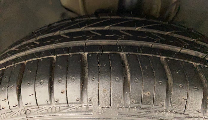 2016 Tata Tiago XZ PETROL, Petrol, Manual, 64,942 km, Right Front Tyre Tread