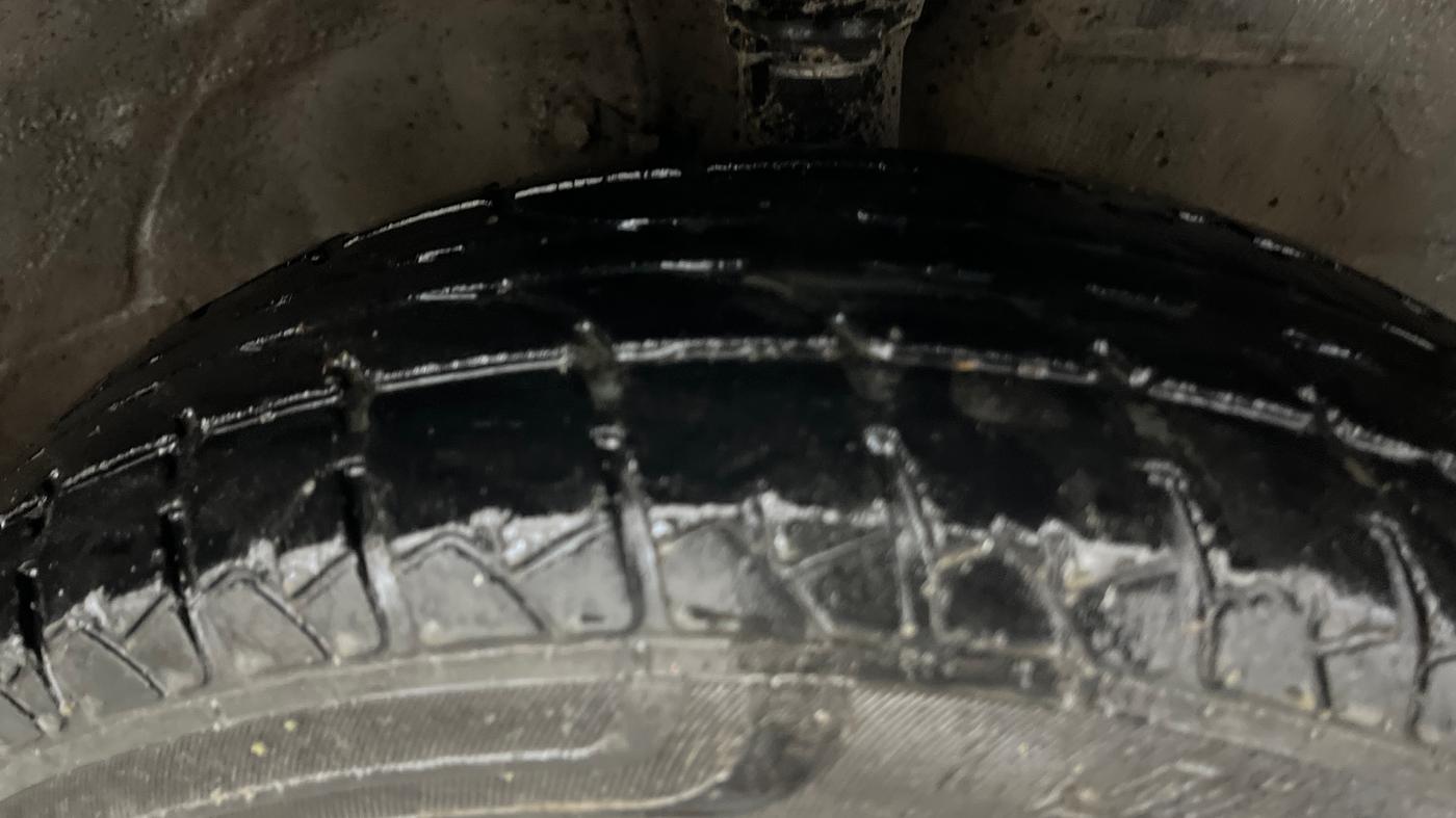 2015 Maruti Wagon R 1.0 LXI CNG, CNG, Manual, 86,745 km, Right Front Tyre Tread